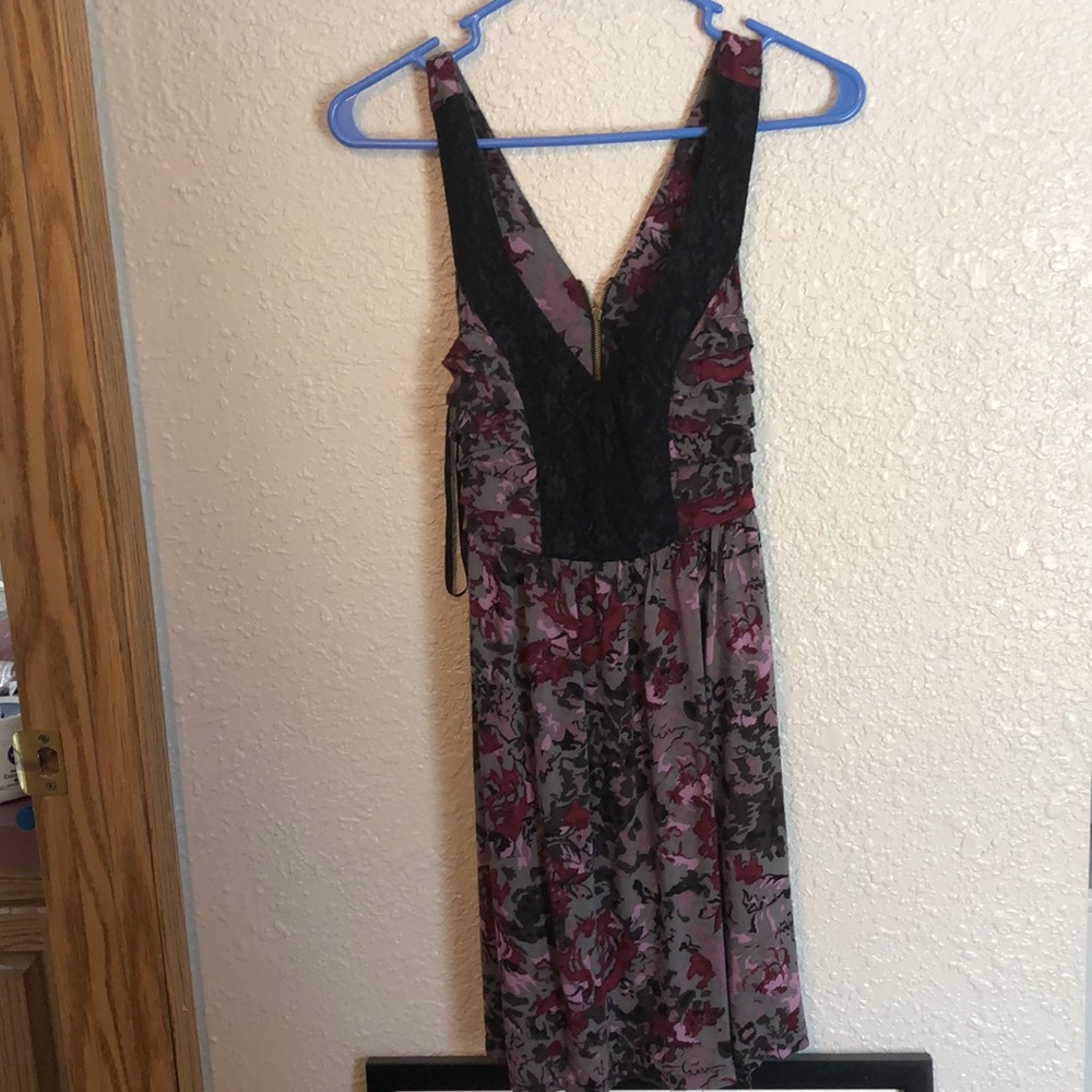 Perfect summer wedding dress. Size small 2-4
